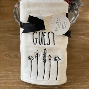 Rae dunn Set of 2 towels